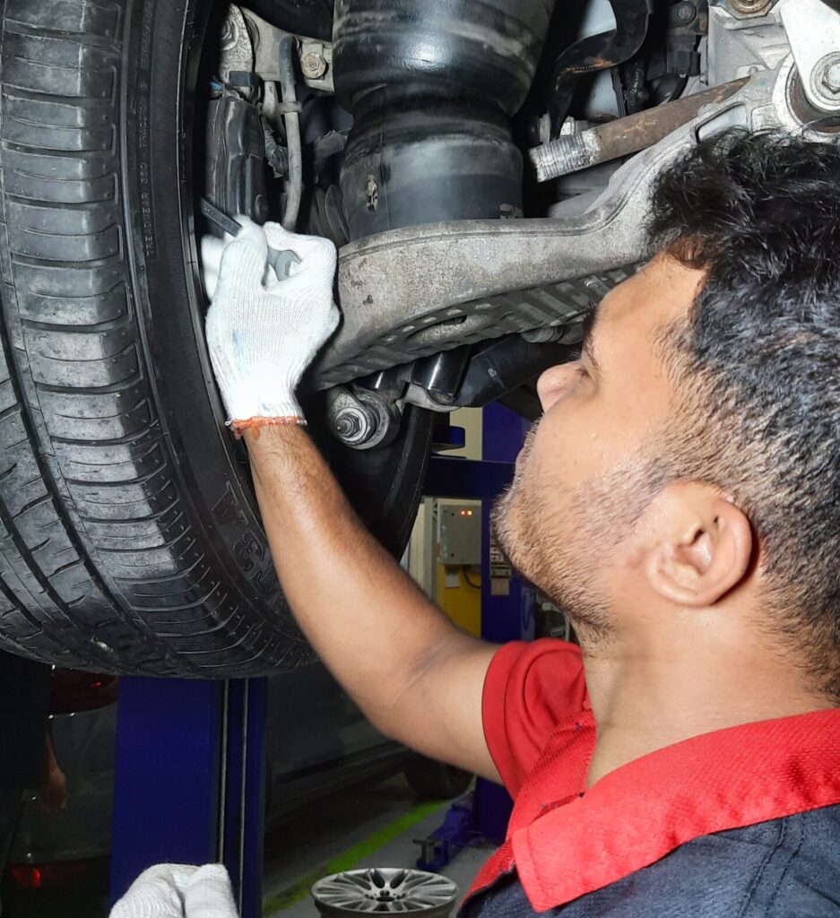 Engine Oil & Filter Change In Sharjah
