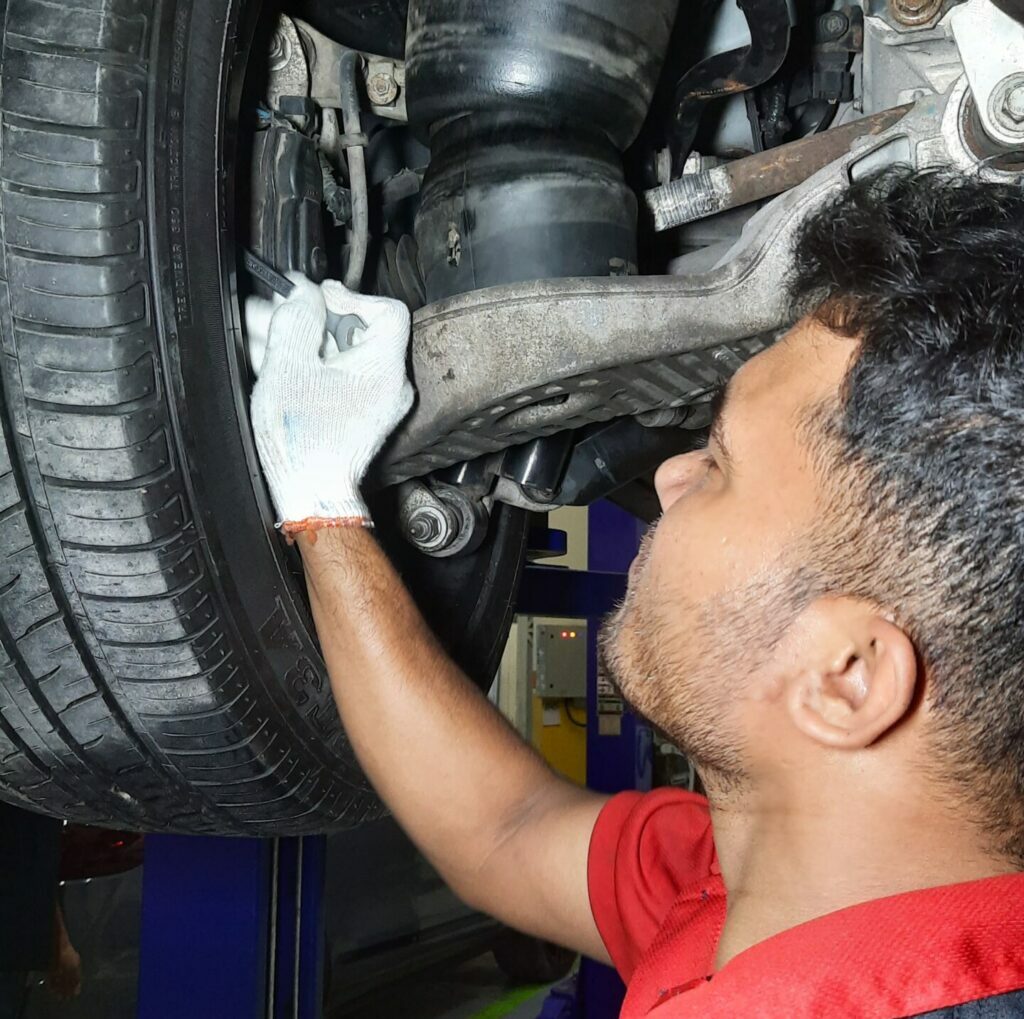 Engine Oil & Filter Change In Sharjah